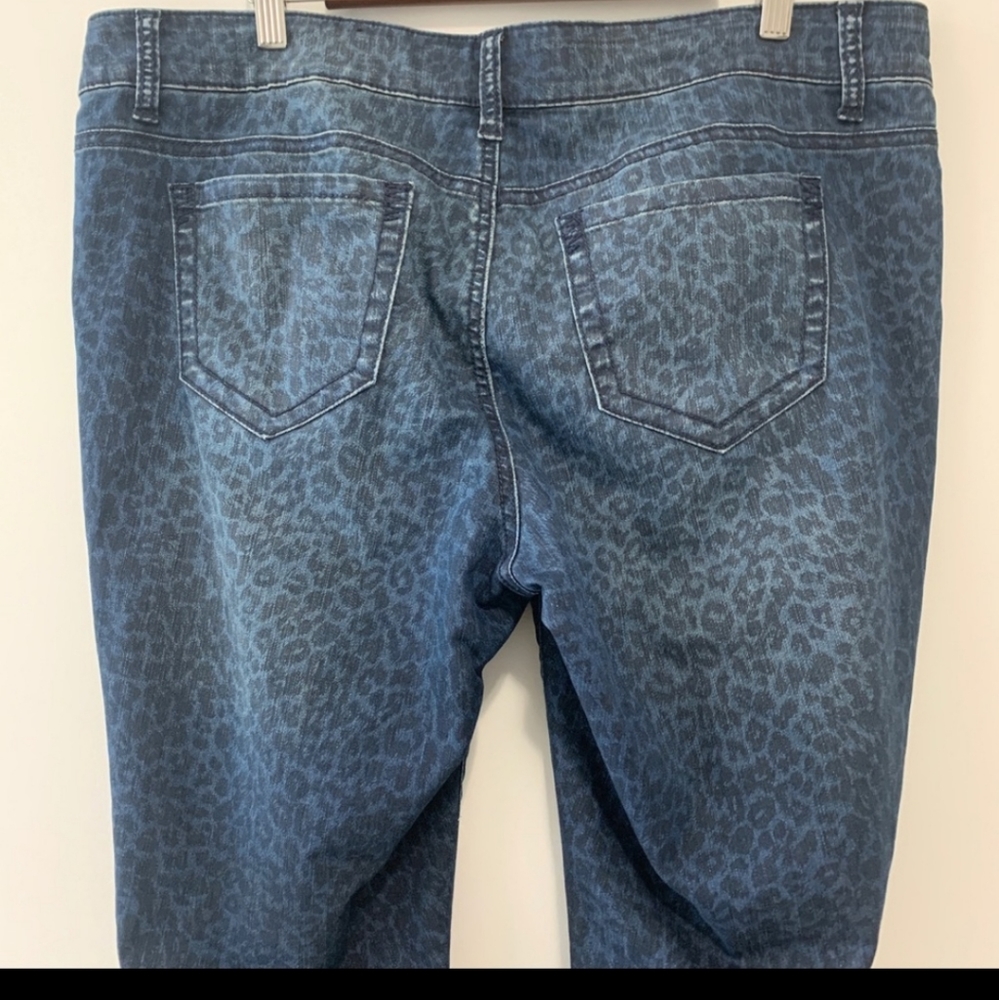 Torrid Sophia Mid-Rise Skinny Jeans - Blue Leopard